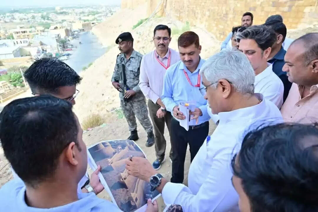 केंद्रीय मंत्री&nbsp;शेखावत ने किया सोनार दुर्ग का निरीक्षण