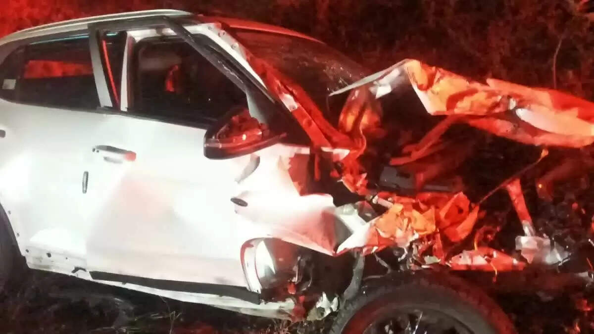 एंम्बुलेंस और कार की भीषण भिड़ंत, दो की मौत