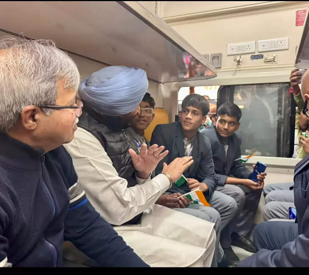 पश्चिम बंगाल के संतरागाछी से 3 नई अमृत भारत एक्सप्रेस ट्रेनों की शुरुआत