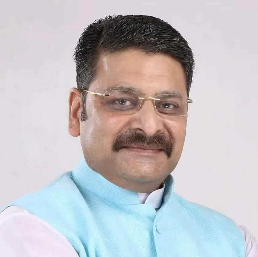 कम्पोजिट विद्यालय के लिए दी गई जमीन को भूमाफिया खुर्द-बुर्द कर रहे : रितेश गुप्ता