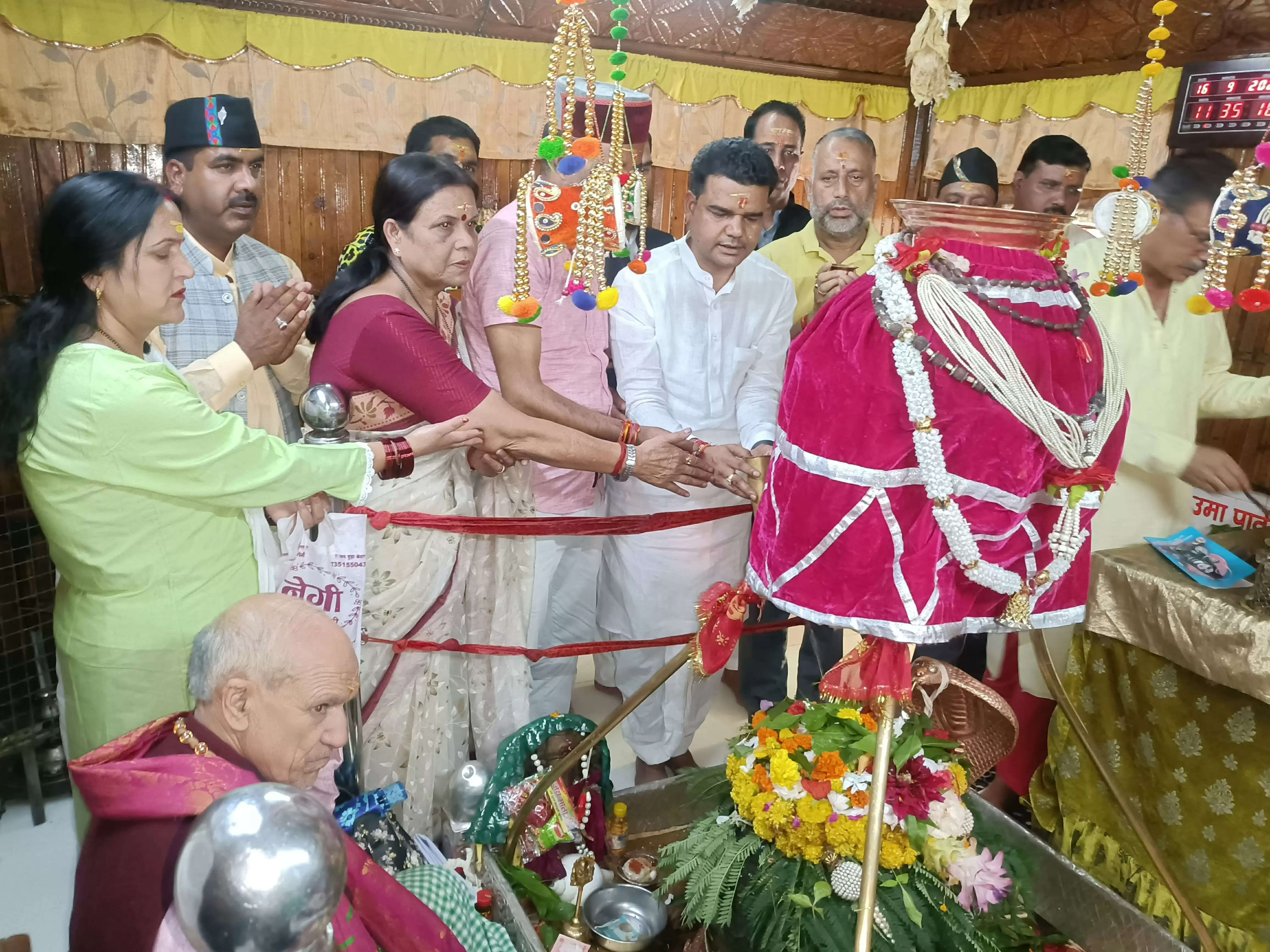 मुख्यमंत्री पुष्कर सिंह धामी के जन्मदिन पर उत्तरकाशी में विशेष पूजा, स्वच्छता अभियान और मिष्ठान वितरण