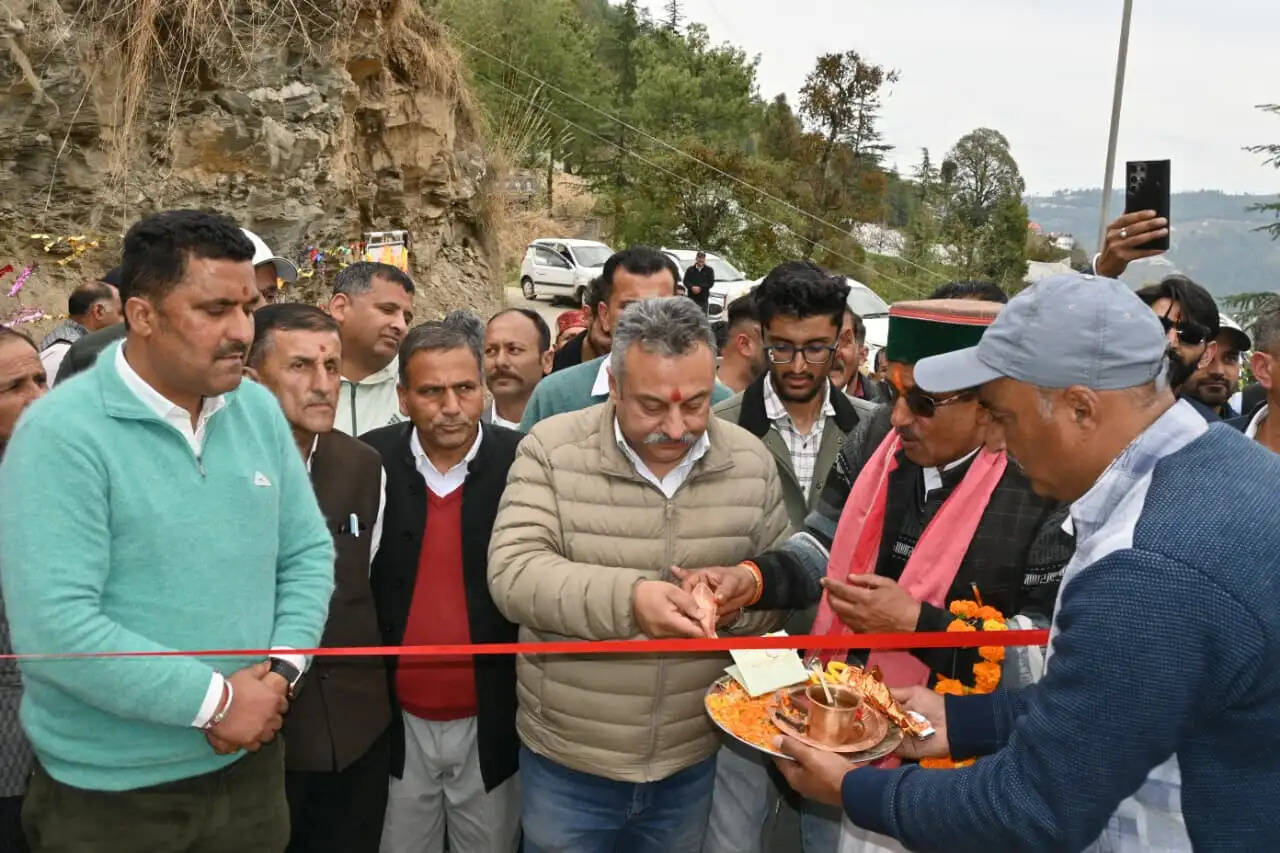 जुब्बल की कोट काईना पंचायत में दो नई सड़कों का लोकार्पण