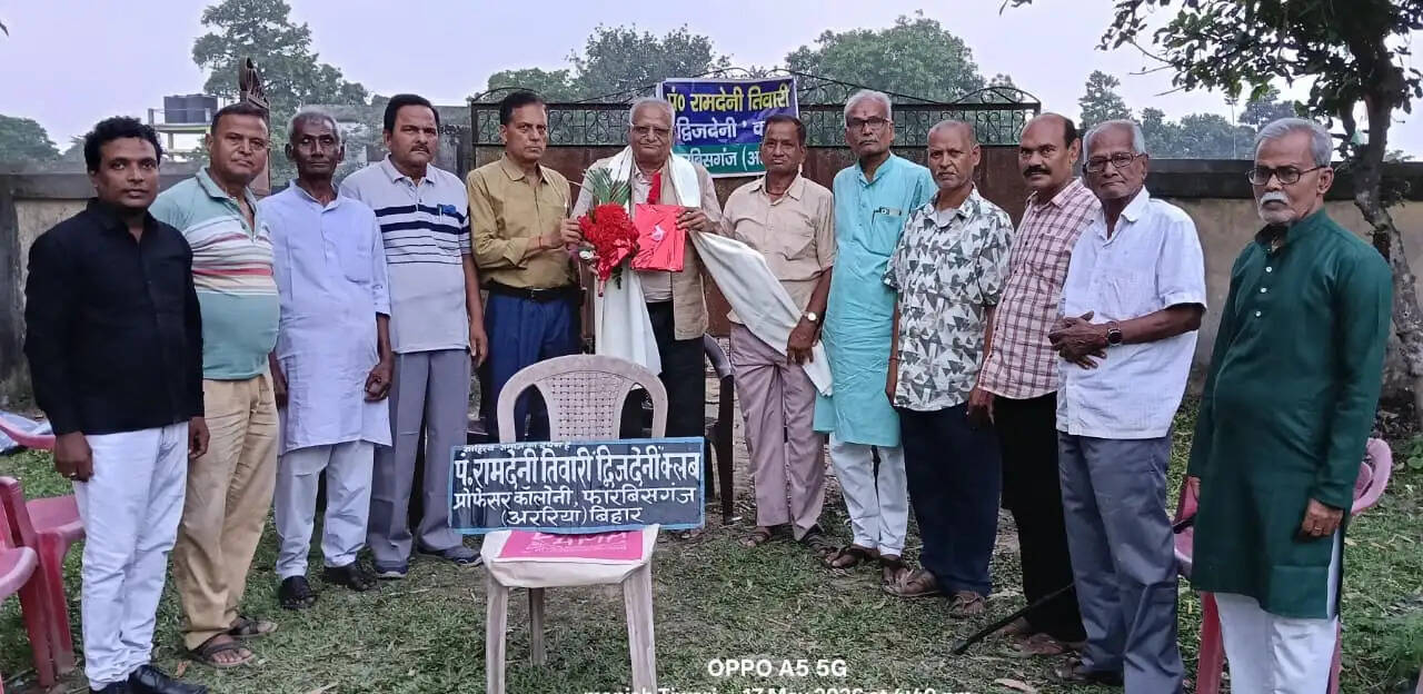 द्विजदेनी क्लब ने साहित्यकार अभय शंकर झा को किया सम्मानित