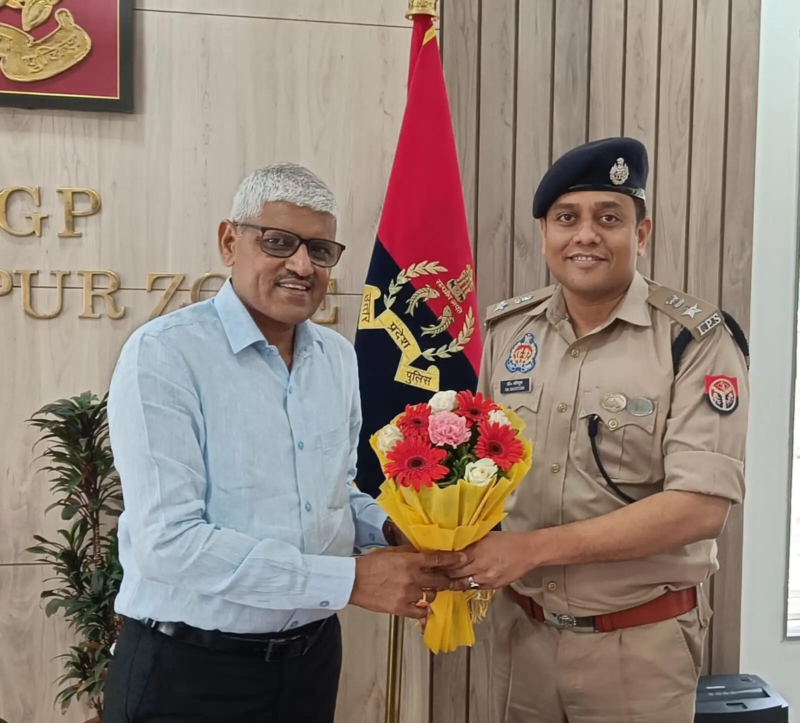 गोरखपुर के एडीजी जोन मुथा अशोक जैन बने डीजी, पुलिस अधिकारियों ने दी बधाई