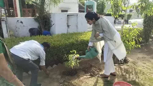 केन्द्रीय कारागृह एवं महिला बंदी सुधार गृह में पौधारोपण कार्यक्रम