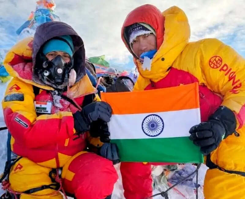 मप्र के रायसेन जिले की अंजना यादव ने माउंट एवरेस्ट पर फहराया तिरंगा, मुख्यमंत्री यादव ने दी बधाई