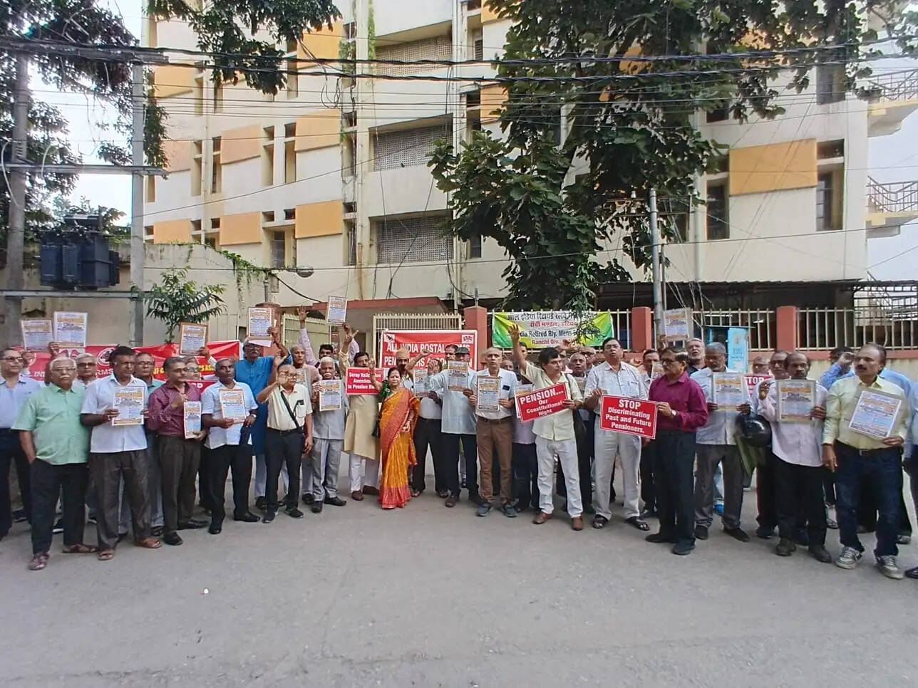 वैलिडेशन संशोधन वापस लेने को लेकर एसोसिएशन ने दिया धरना