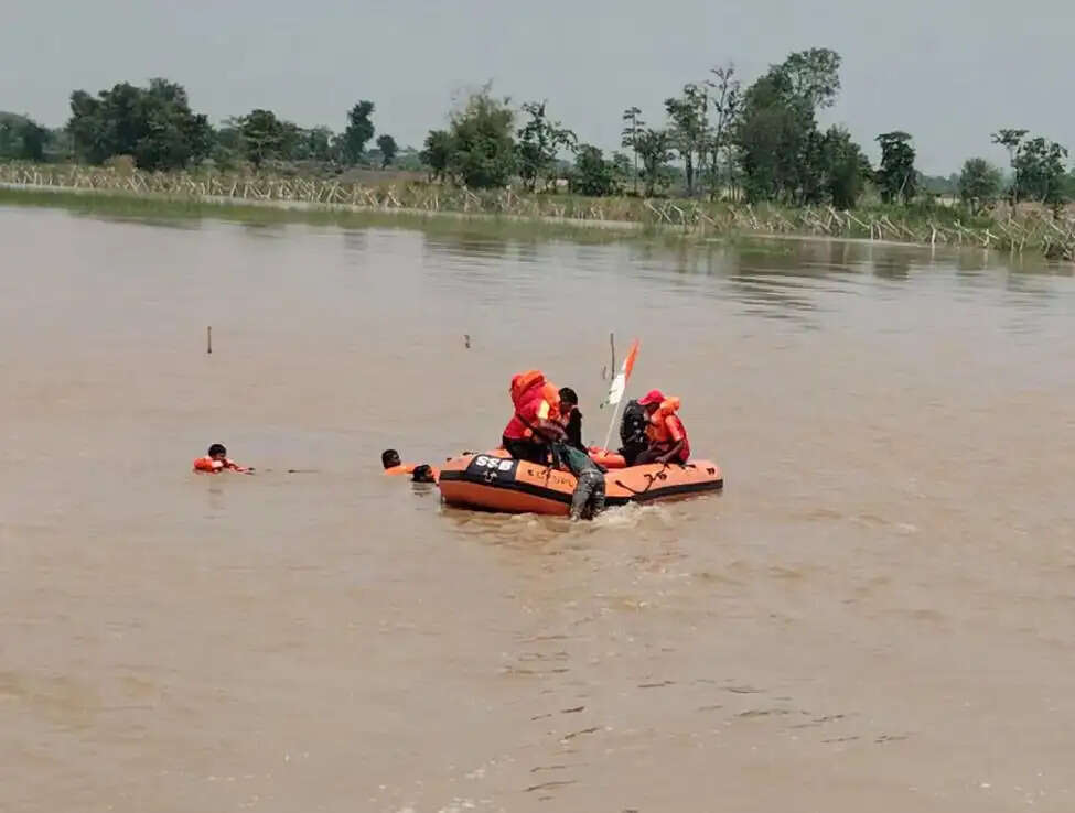 कोसी तटबंध पर एसएसबी ने किया आपदा बचाव अभ्यास