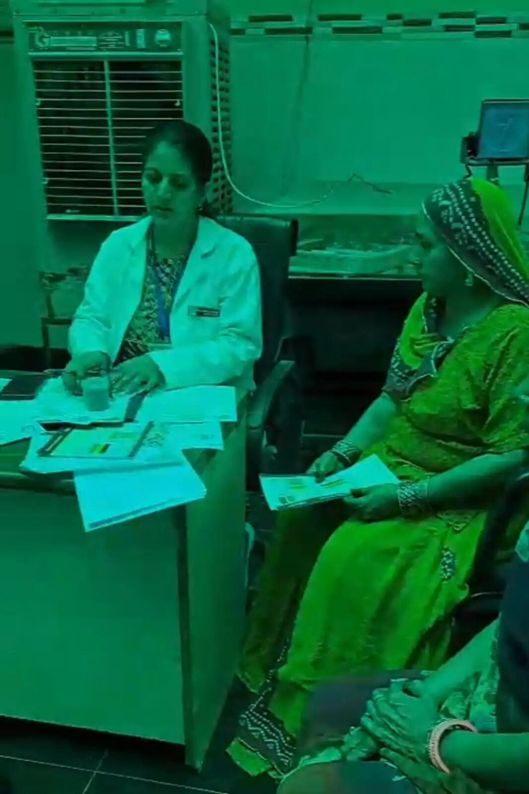 कैल्शियम की कमी से महिलाओं में कमजोर हो रही हड्डियां