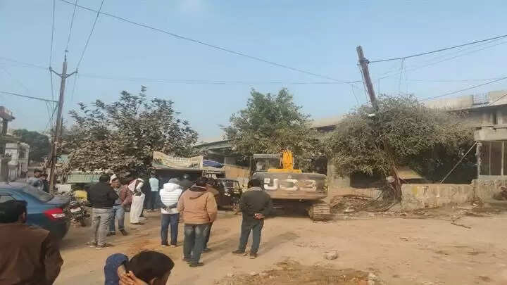 ग्वालियरः रानीपुरा क्षेत्र में एलीवेटेड रोड के निर्माण में बाधा बन रहे अतिक्रमण हटाए