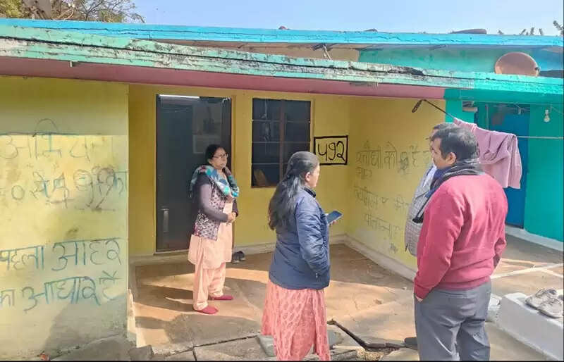 भोपाल : कलेक्टर सिंह ने किया स्कूल और आंगनबाड़ी केन्द्र का निरीक्षण, दिए आवश्‍यक निर्देश