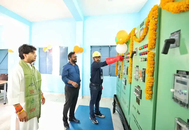 केंद्रीय मंत्री सिंधिया ने मप्र के चंदेरी में मां जागेश्वरी मंदिर में दर्शन कर किया पुनर्विकास कार्यों का निरीक्षण