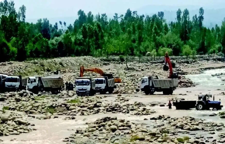जम्मू-कश्मीर सरकार ने अवैध खनन गतिविधियों के खिलाफ सख्त कार्रवाई का दिया आदेश