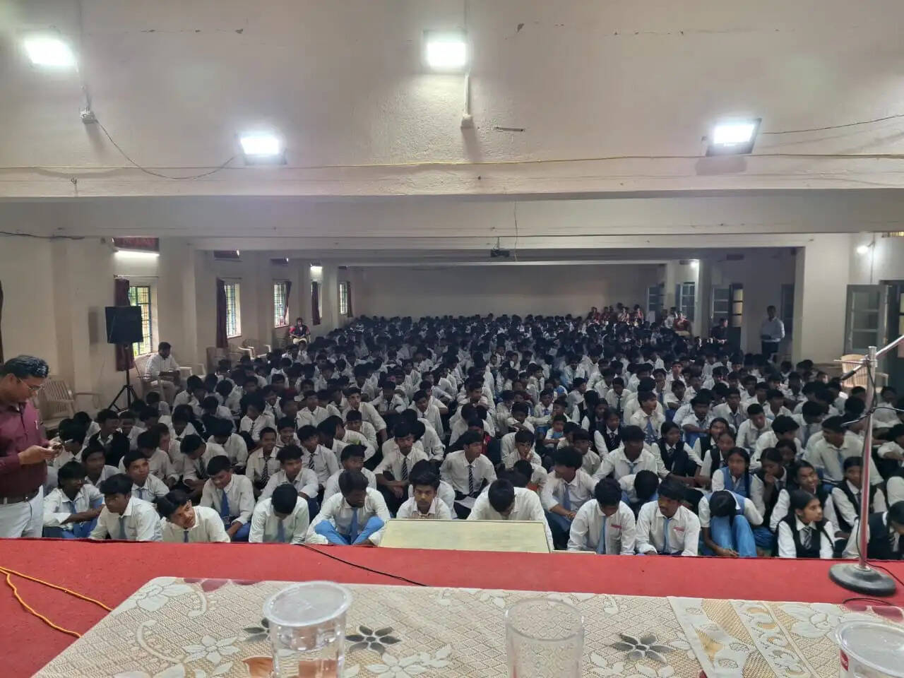 अम्बिकापुर : सेंट जेवियर स्कूल में पुलिस का साइबर जागृति अभियान, एक हजार से अधिक छात्र-छात्राओं को मिले सुरक्षा के गुर