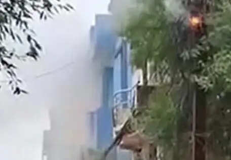 जबलपुर : विद्युत केबलों में लगी आग, मची अफरातफरी