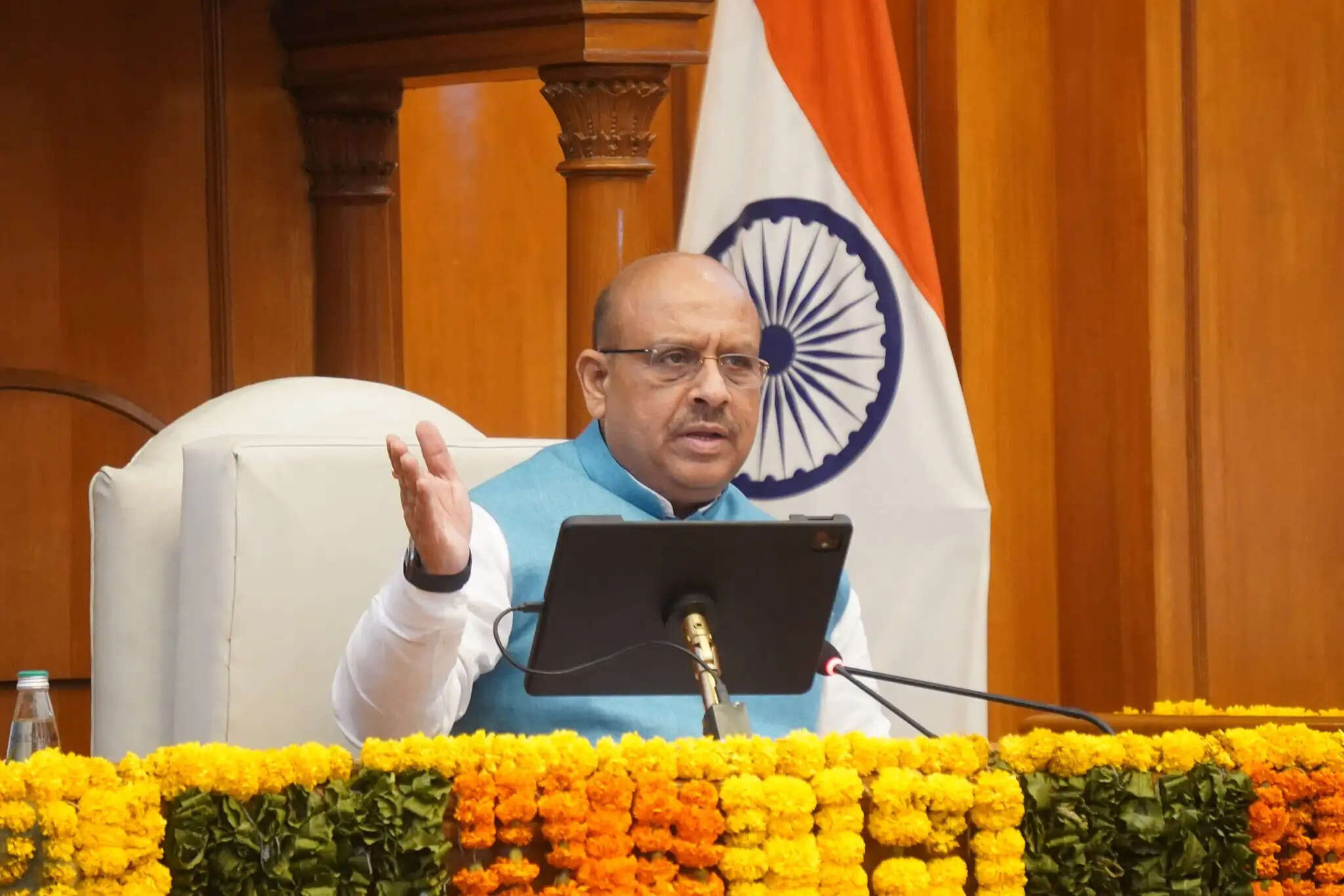विधानसभा अध्यक्ष ने कूड़ा प्रबंधन पर एमसीडी आयुक्त से कार्रवाई रिपोर्ट मांगी