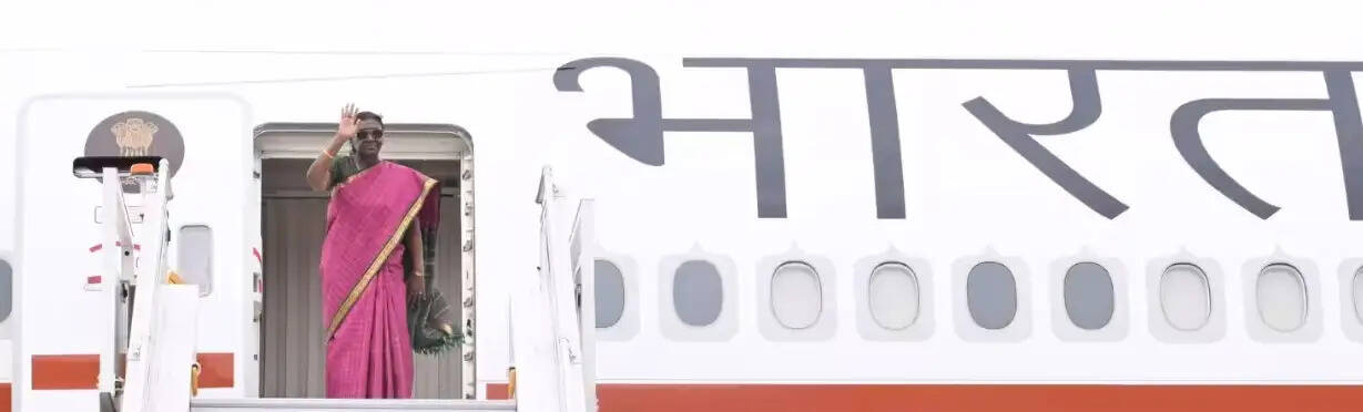 राष्ट्रपित मुर्मु तीन देशों की यात्रा के पहले चरण के लिए माल्दोवा रवाना