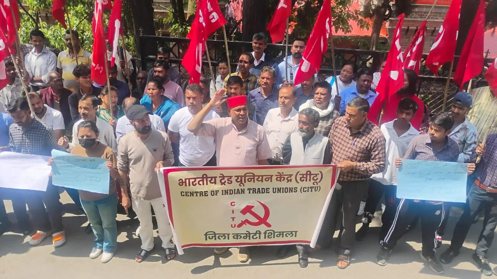 शिमला में रेहड़ी लगाने वाले चंदन की मौत के बाद बढ़ा विरोध, सीटू ने नगर निगम अधिकारियों पर मांगी कार्रवाई