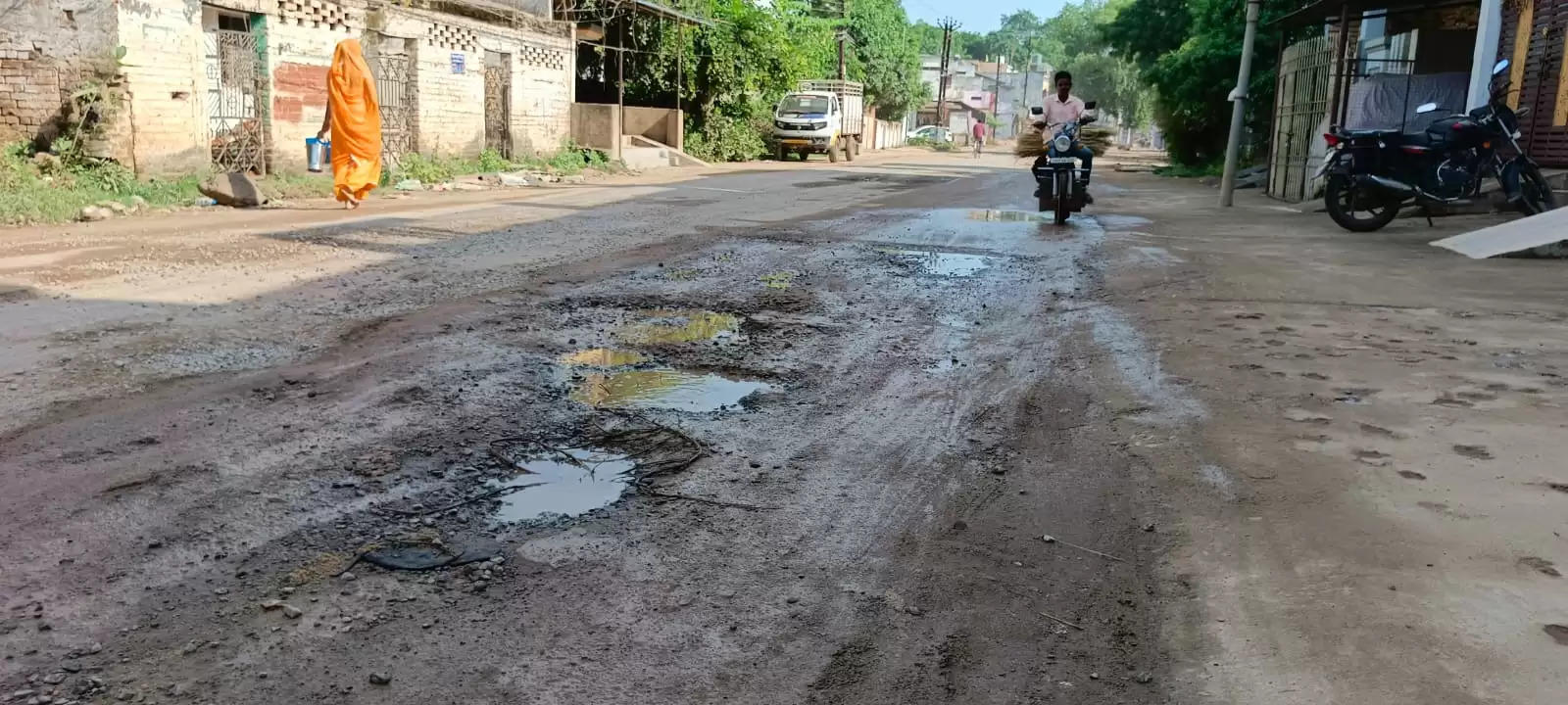 बिलाई माता मंदिर पहुंच मार्ग हुआ जर्जर , लोग हो रहे परेशान