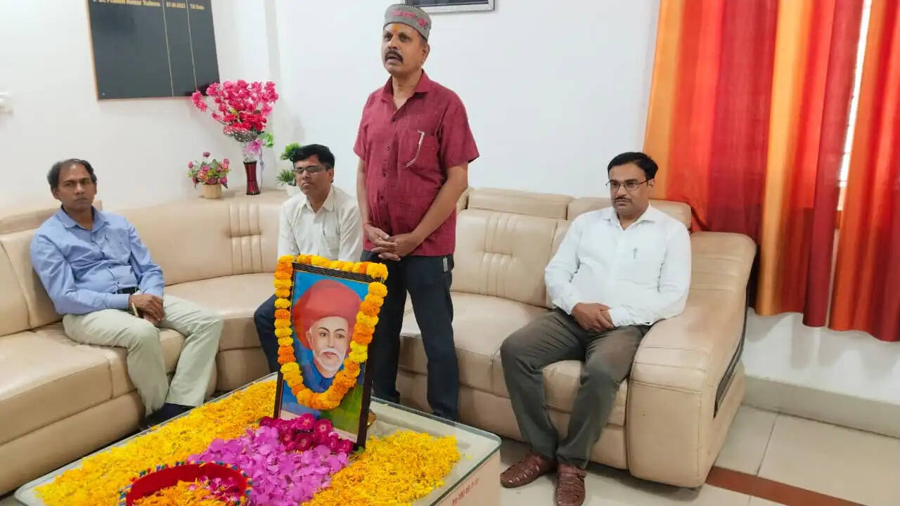 महात्मा ज्योतिबा फुले का जीवन सामाजिक परिवर्तन, शिक्षा के प्रसार और समानता के मूल्यों का प्रेरक उदाहरण : प्रो. प्रमोद कुमार यादव