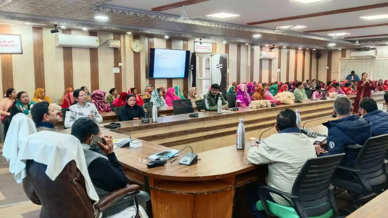 औरैया में बनेगा ओएस्टर मशरूम हब, बच्चों के मिड-डे मील में शामिल होगा मशरूम