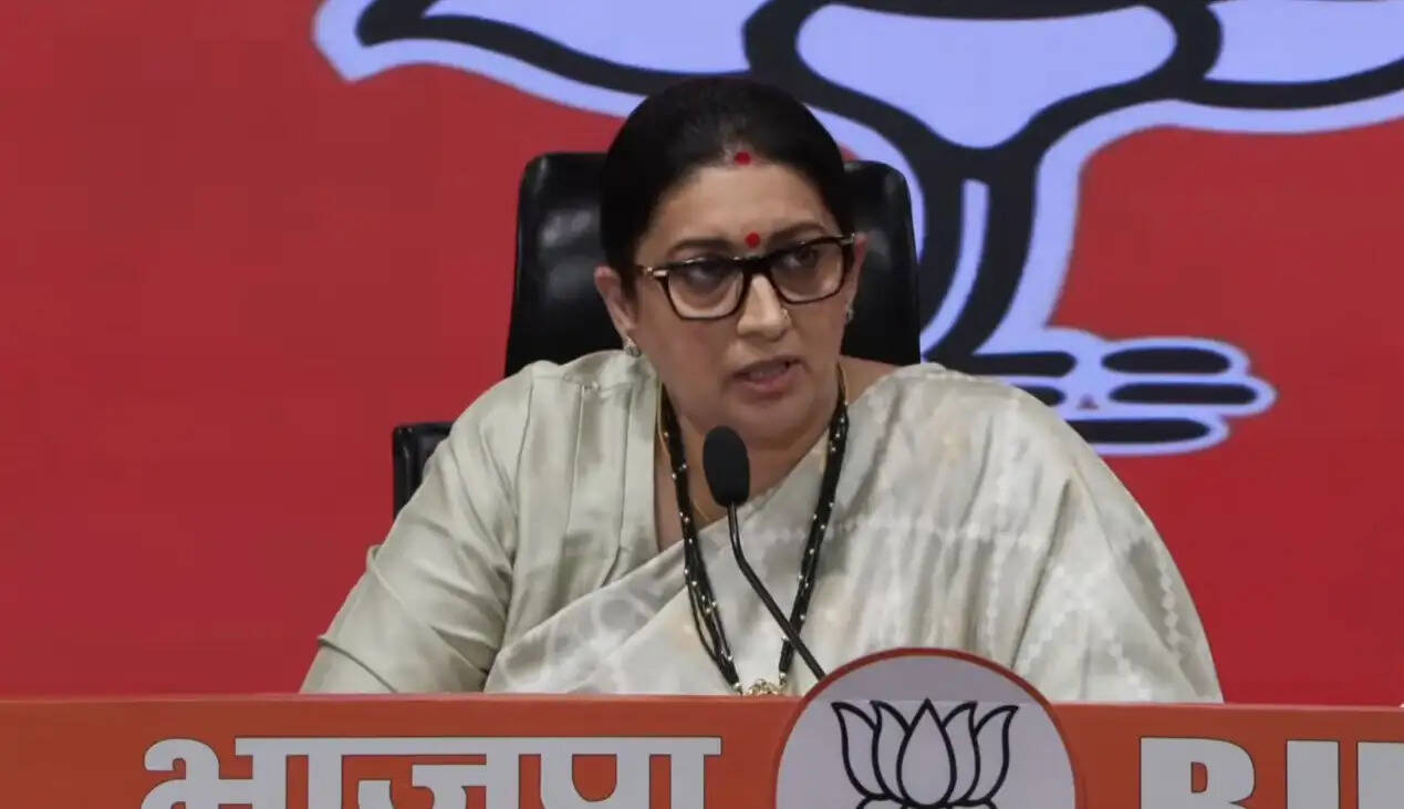 चुनाव आयोग पर कांग्रेस के सवालों को लेकर स्मृति ईरानी का पलटवार, बोलीं- हार की समीक्षा के बजाय आयोग पर उठा रहे सवाल