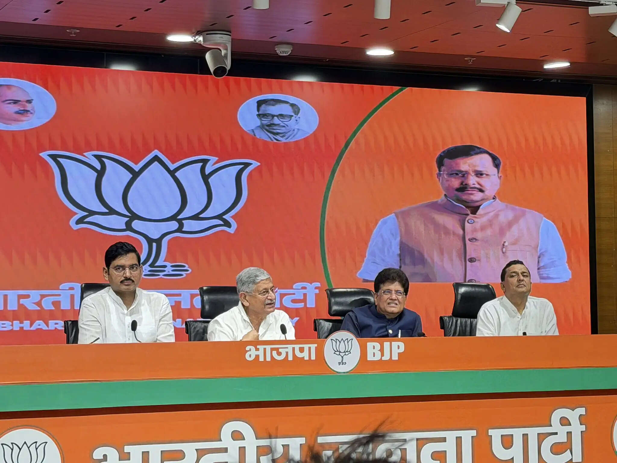 चुनाव आयोग पर अपने आरोपों के समर्थन में साक्ष्य भी पेश करें राहुलः पीयूष गोयल