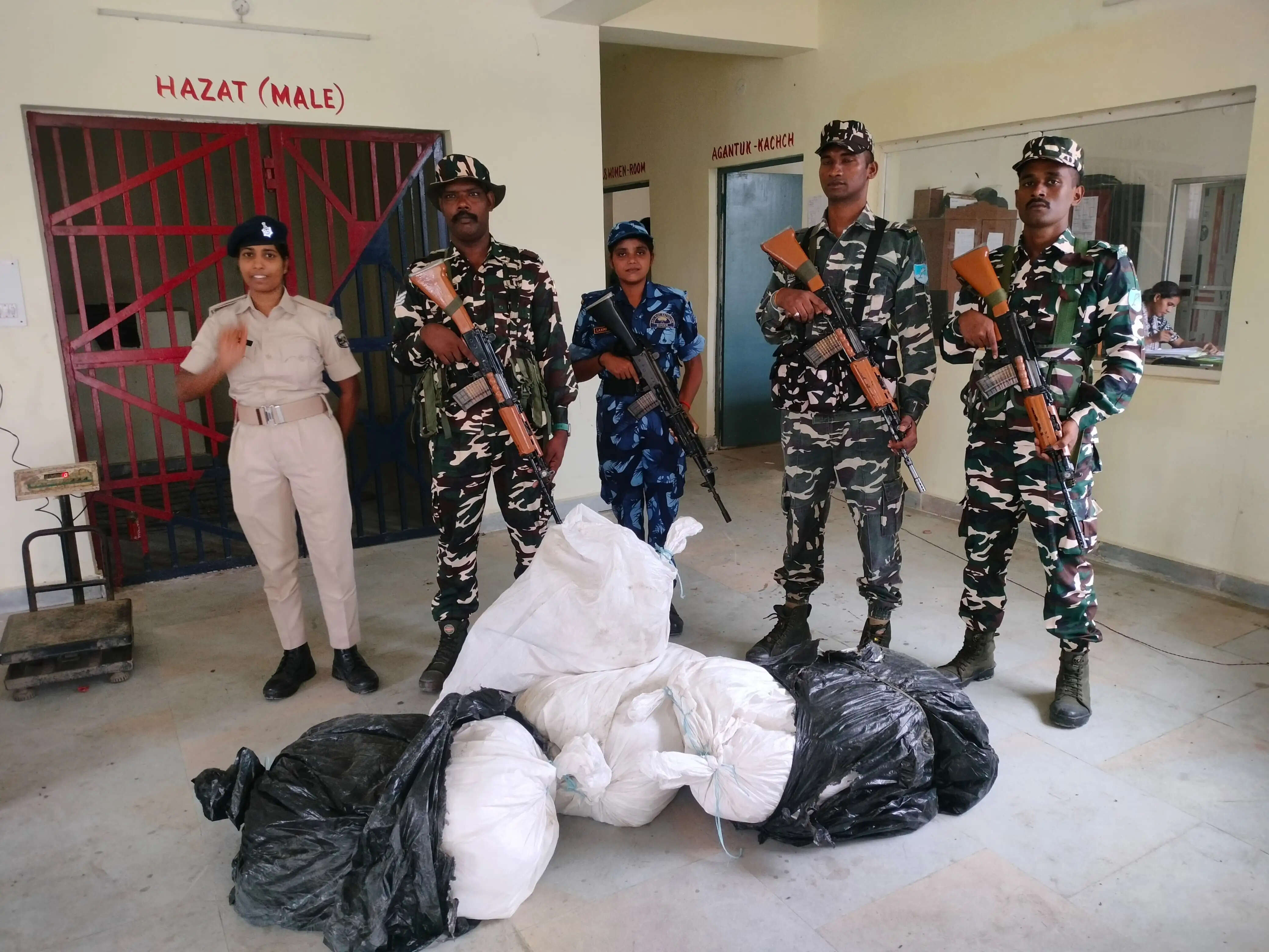 एसएसबी और फुलकाहा थाना पुलिस की संयुक्त कार्रवाई में 99 किलो गांजा जब्त