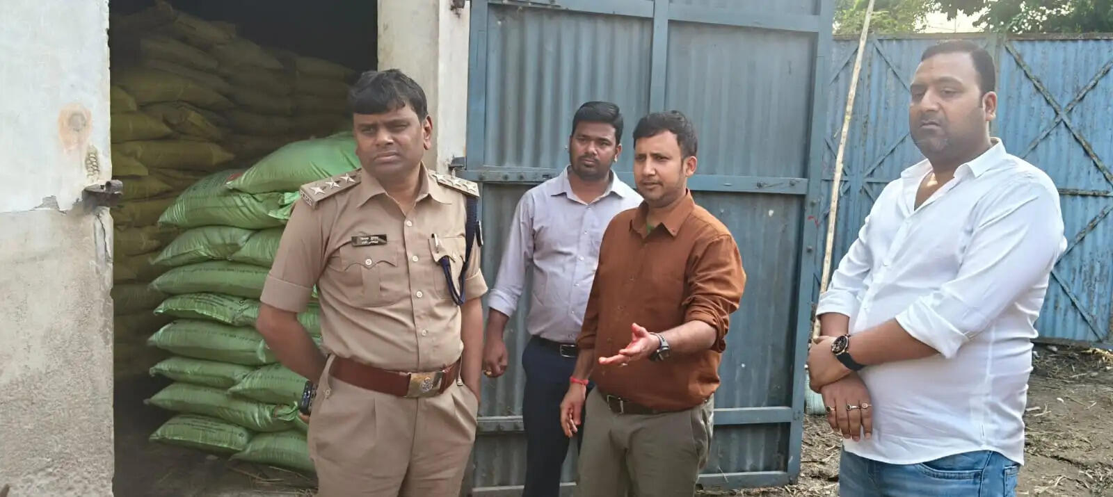 खाद व गैस एजेंसियों पर प्रशासन सख्त, एसडीएम-एसडीपीओ का संयुक्त निरीक्षण