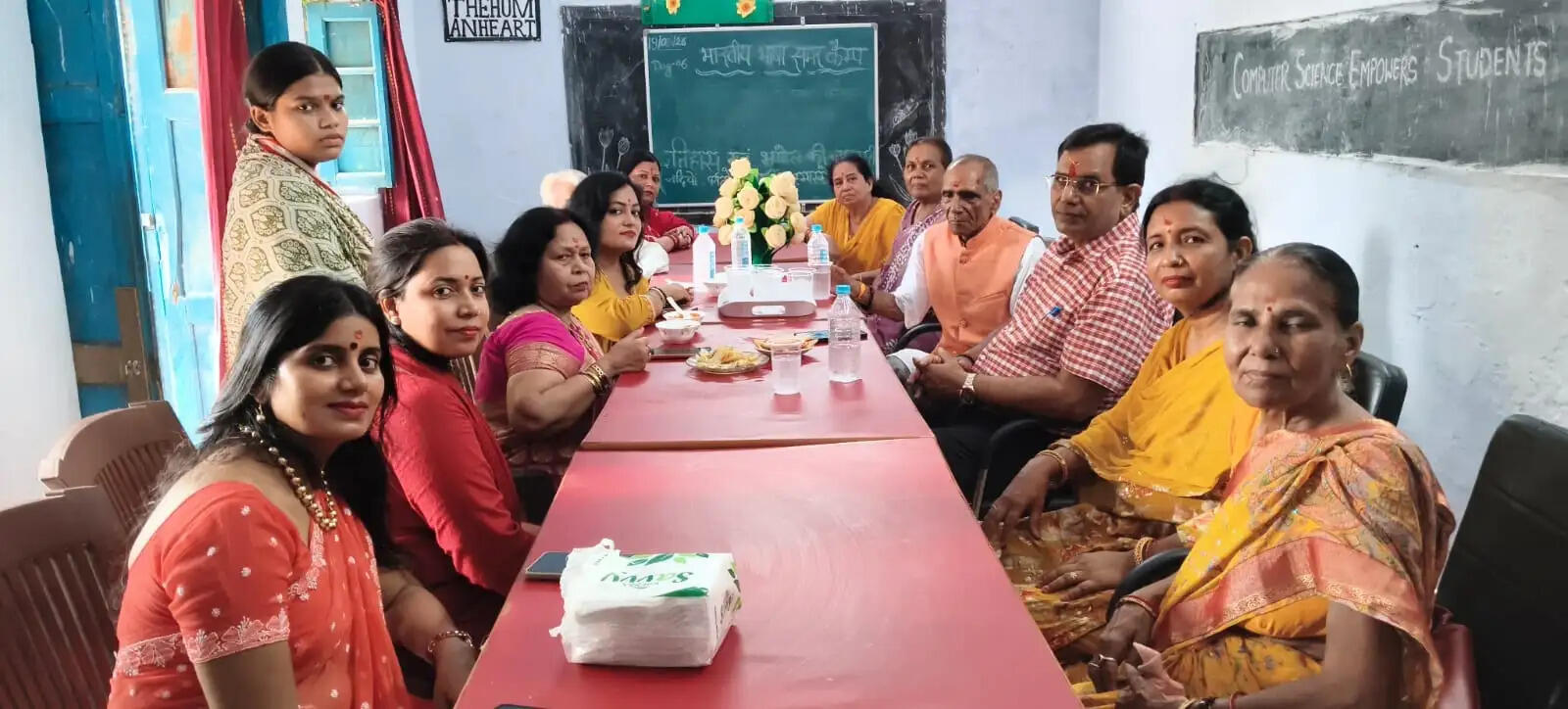 विद्या मंदिर गर्ल्स हाई स्कूल नरही में सुंदरकांड एवं भंडारे का आयोजन, संयुक्त शिक्षा निदेशक ने किया शुभारंभ