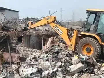 कोरबा में अवैध कबाड़ कारोबार पर प्रशासन की बड़ी कार्रवाई, तीन ठिकानों पर चला बुलडोजर