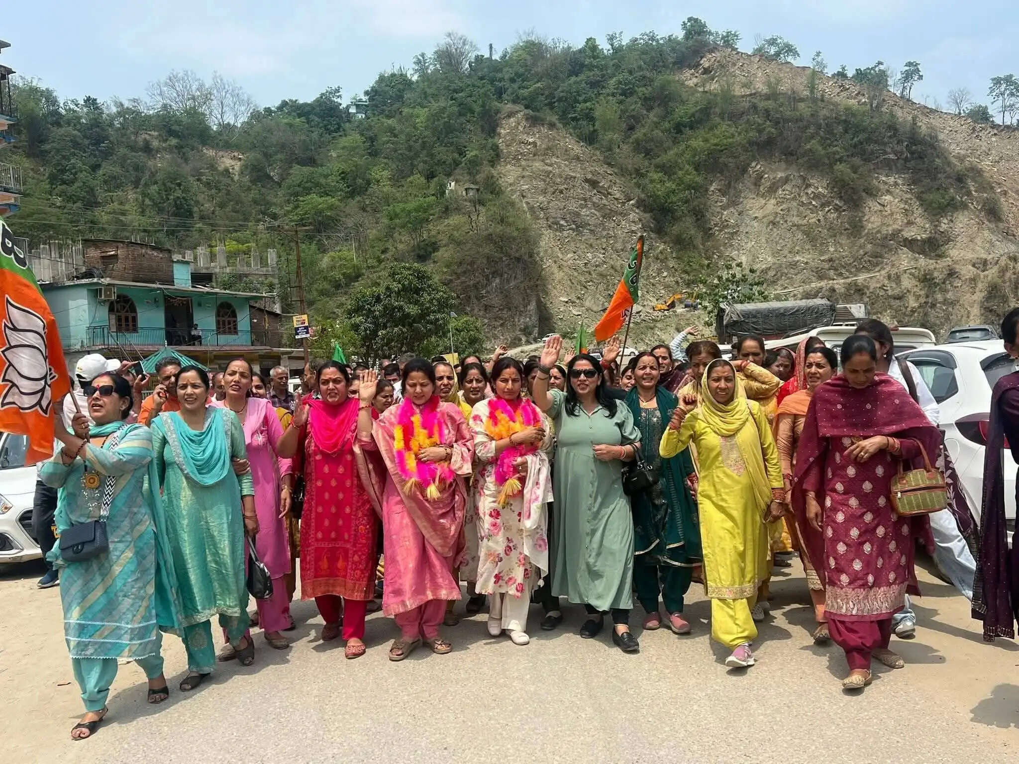 मंडी जिला परिषद के लिए नामांकन प्रक्रिया शुरू,पहले दिन 46 उम्मीदवारों ने भरे नामांकन