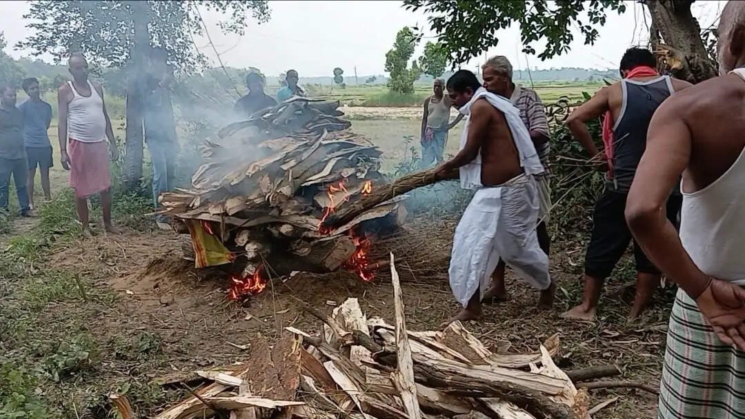 नम आंखों के बीच “सोन भैया” पंचतत्व में विलीन, अंतिम यात्रा में उमड़ा जनसैलाब