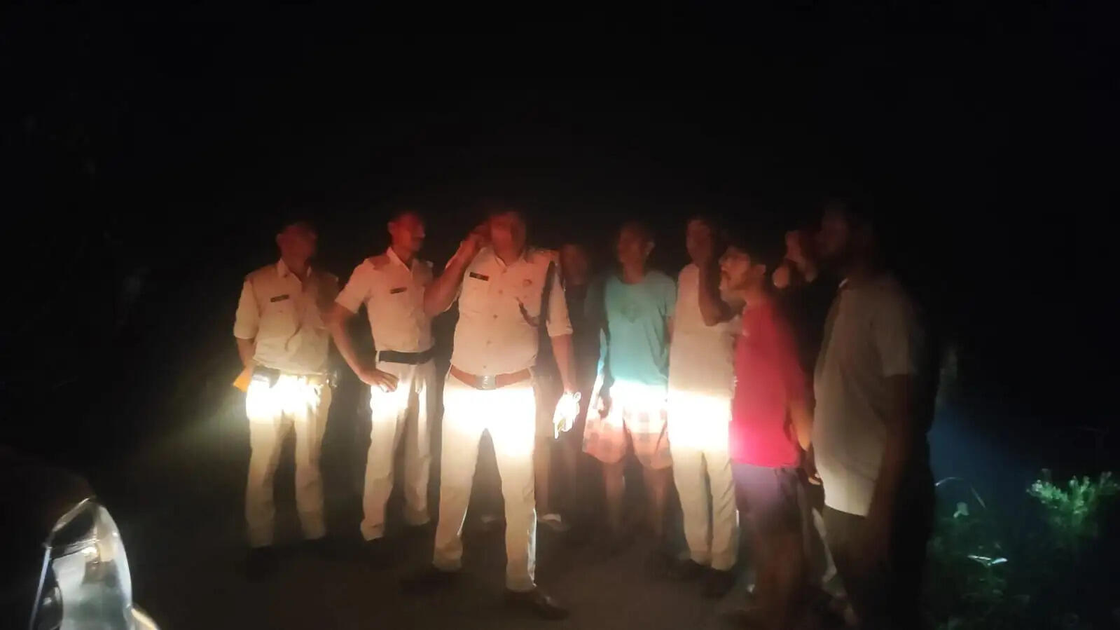 हथियार के बल पर स्वर्ण व्यवसायी से लाखों के जेवरात व नकदी लूटे, विरोध करने पर पिस्टल के बट से किया घायल