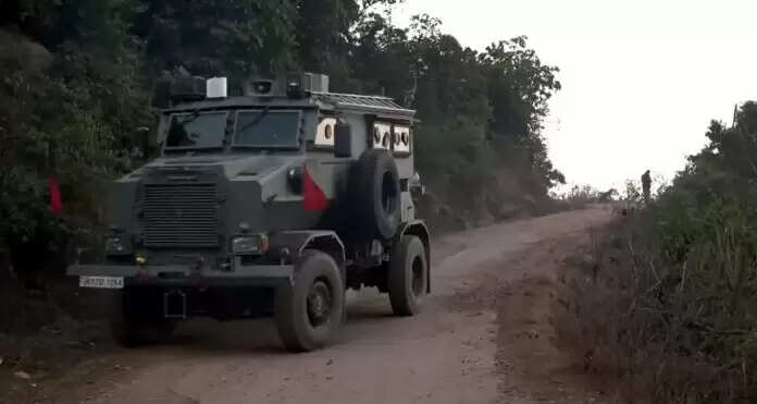 कठुआ में आतंकवादियों को पकड़ने के लिए अभियान फिर से शुरू, एक सुरक्षाकर्मी घायल