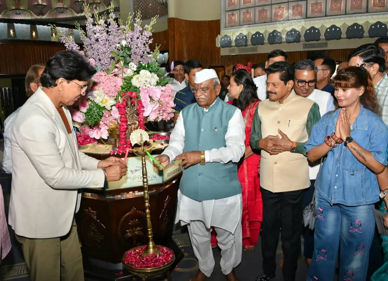 राज्यपाल बागडे ने राजस्थानी फिल्म माँ के प्रदर्शन का शुभारंभ किया
