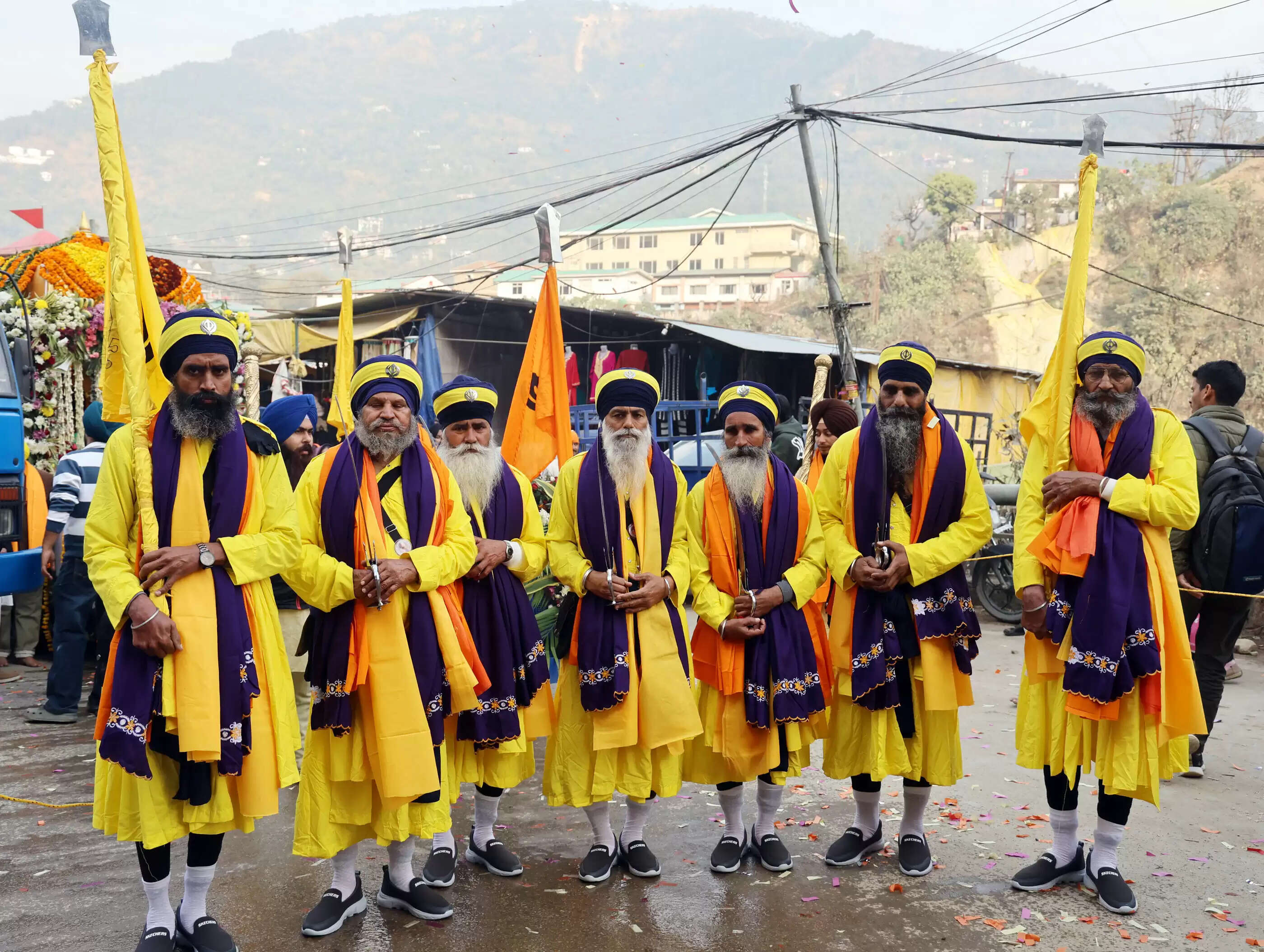 गुरु पर्व पर मंडी में नगर कीर्तन की धूम, गुरुद्वारा में सजा कीर्तन दरबार