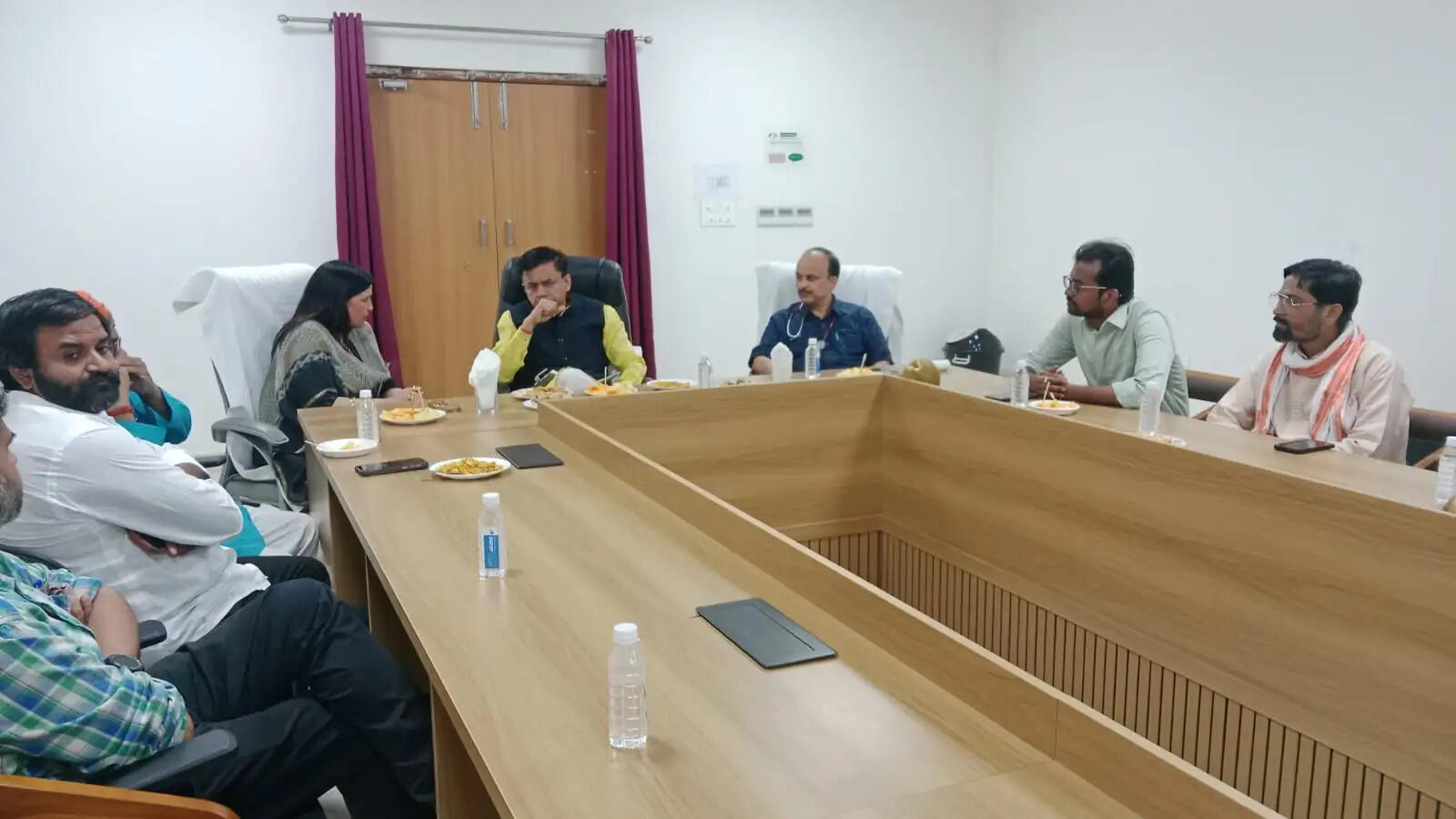 मेडिकल कॉलेज पहुंचे सांसद, स्वास्थ्य व्यवस्थाओं की ली जानकारी