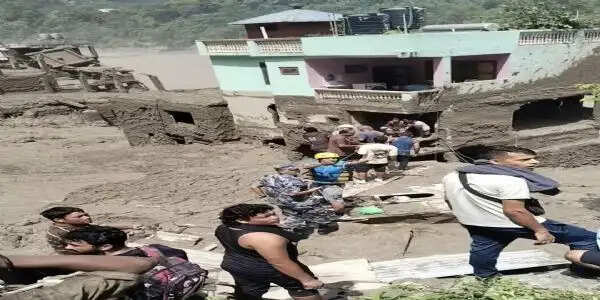 नेपाल जलप्रलयः तीन जिलों के 16 स्कूल क्षतिग्रस्त, 233 छात्र और 17 शिक्षक लापता