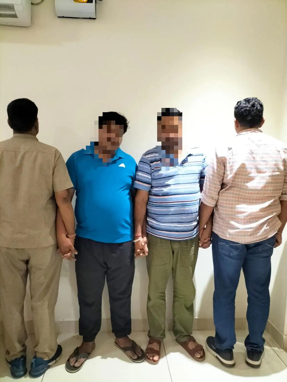 हिसार :एसीबी ने दो पटवारियों सहित तीन को रिश्वत लेते रंगे हाथ पकड़ा