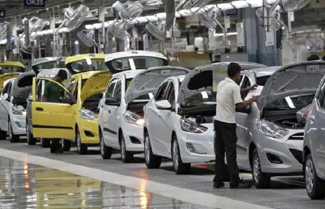 यात्री वाहनों की थोक बिक्री जुलाई में 34.3 प्रतिशत बढ़कर 4,57,810 इकाई हुई : सियाम