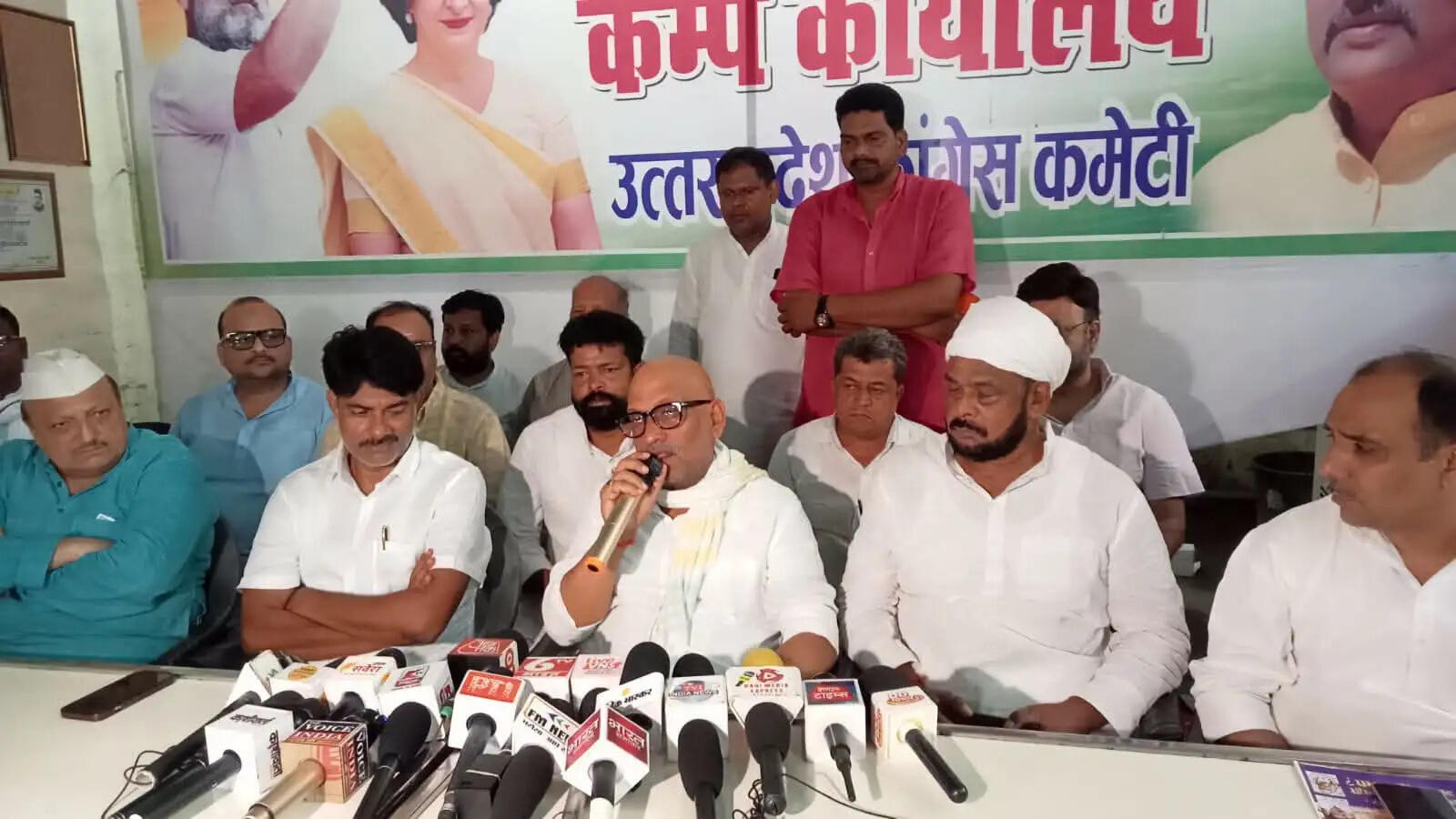 सीवर में बोरी प्रकरण भाजपा की साजिश का हिस्सा, अपनी नाकामी छिपाने के लिए जनता का ध्यान भटका रही डबल इंजन सरकार : अजय राय