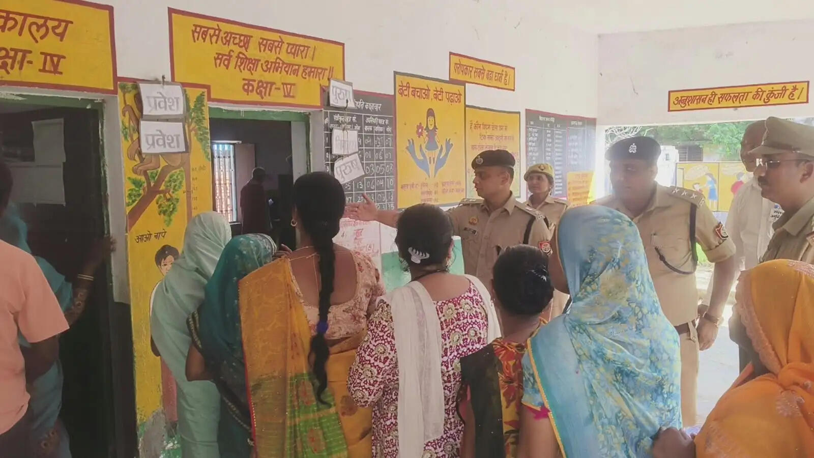 बिठूर नगर पंचायत अध्यक्ष पद के उपचुनाव में दोपहर 1 बजे तक 44 प्रतिशत मतदान