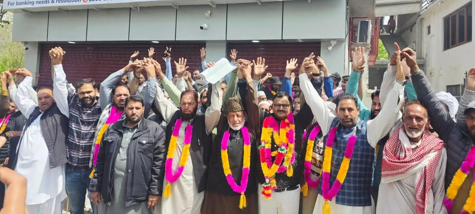 मेंढर में कई लोग जेकेएनसी में शामिल, उमर अब्दुल्ला की नीतियों पर जताया भरोसा