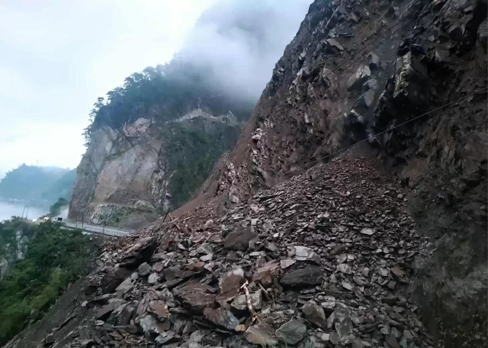 नेपाल में लगातार बारिश, भूस्खलन और बाढ़ से 9 प्रमुख राजमार्ग प्रभावित