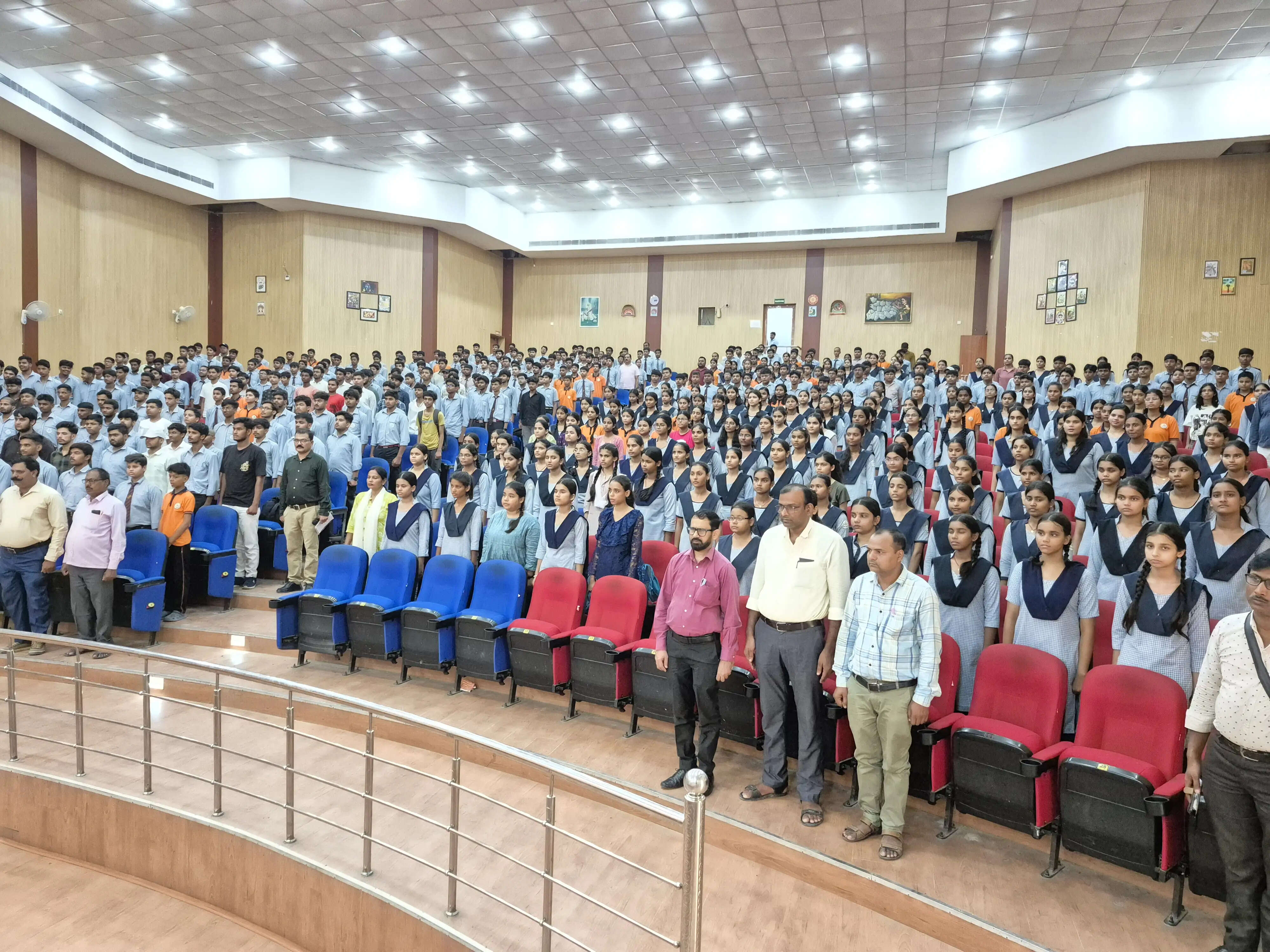 सारण में जिलाधिकारी ने युवाओं से किया सीधा संवाद ,कहा बनें जिम्मेदार नागरिक