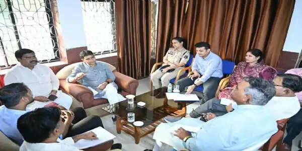 जिला अस्पताल के उन्नयन को मिली रफ्तार, जीवनदीप समिति ने विकास कार्यों पर लगाई मुहर
