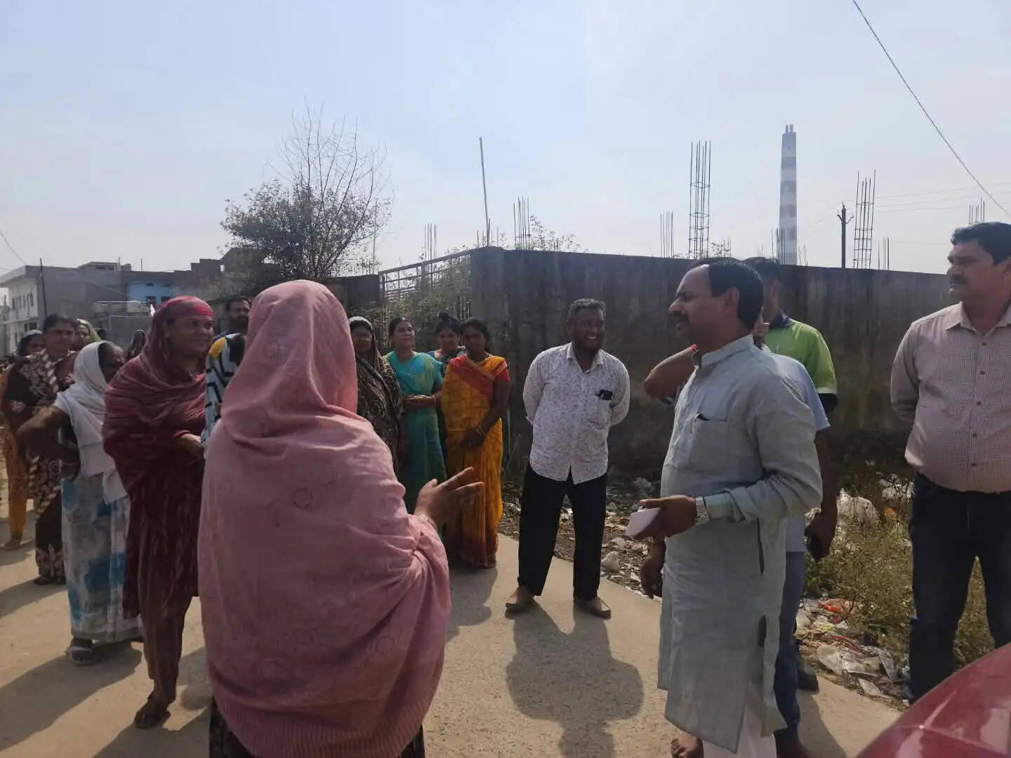 बालको क्षेत्र में नाली निर्माण की मांग, बस्तीवासियों ने जनप्रतिनिधि को बताई समस्याएं