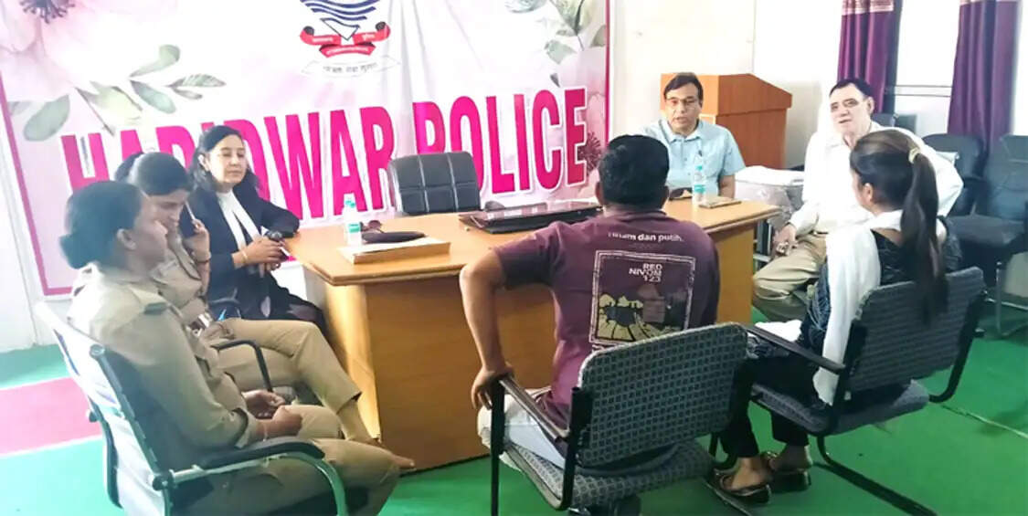 पुलिस लाइन में महिला ऐच्छिक ब्यूरो की काउंसिलिंग, 5 परिवार टूटने से बचे