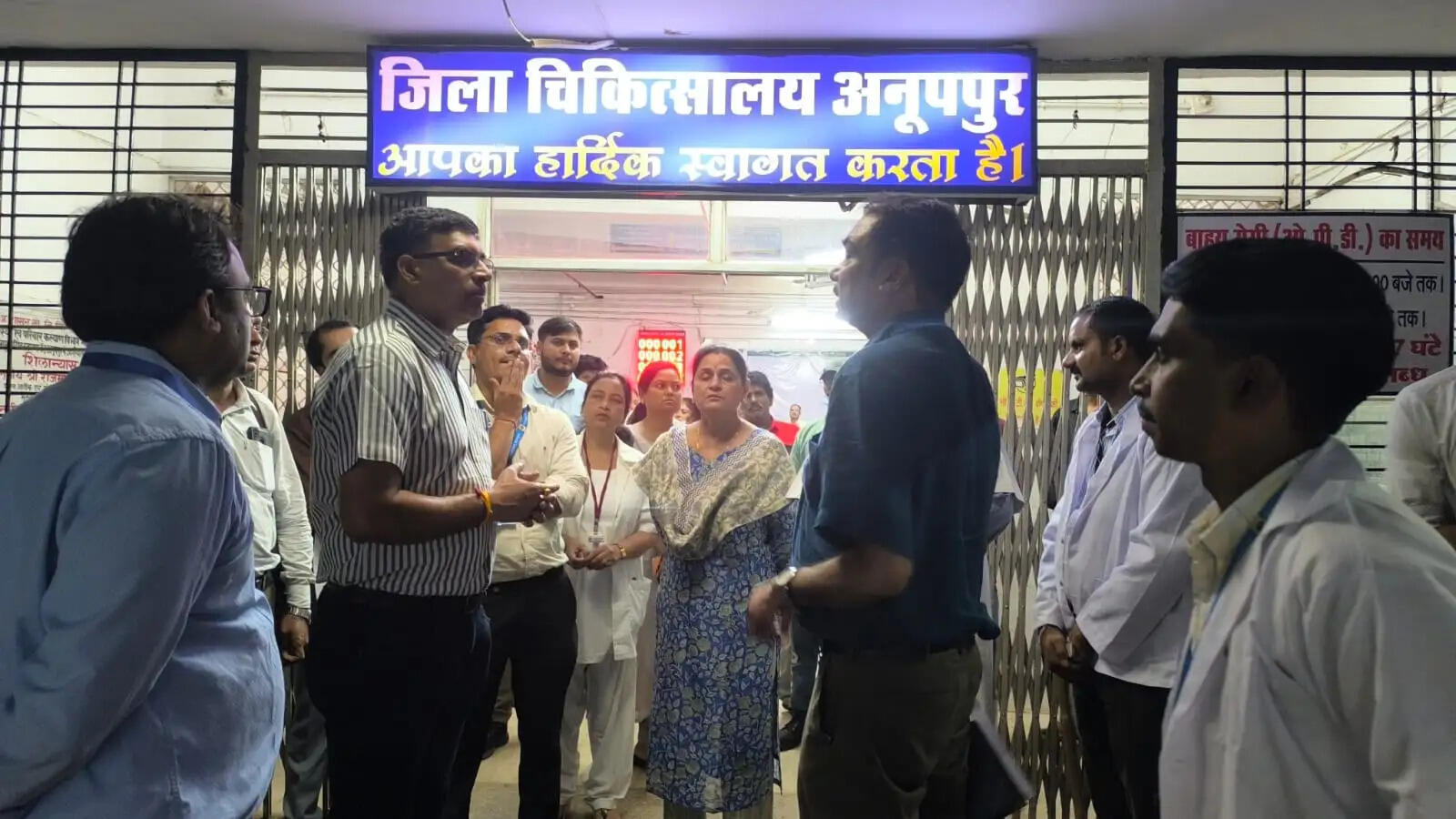 अनूपपुर: सिविल सर्जन को फटकार जिला चिकित्सालय को रेफलर सेंटर ना बनाएं- कलेक्टर